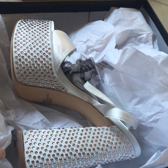02 ivory satin ,white satin Rhinestone block junky heels sandal satin b… - Picture 6 of 6
